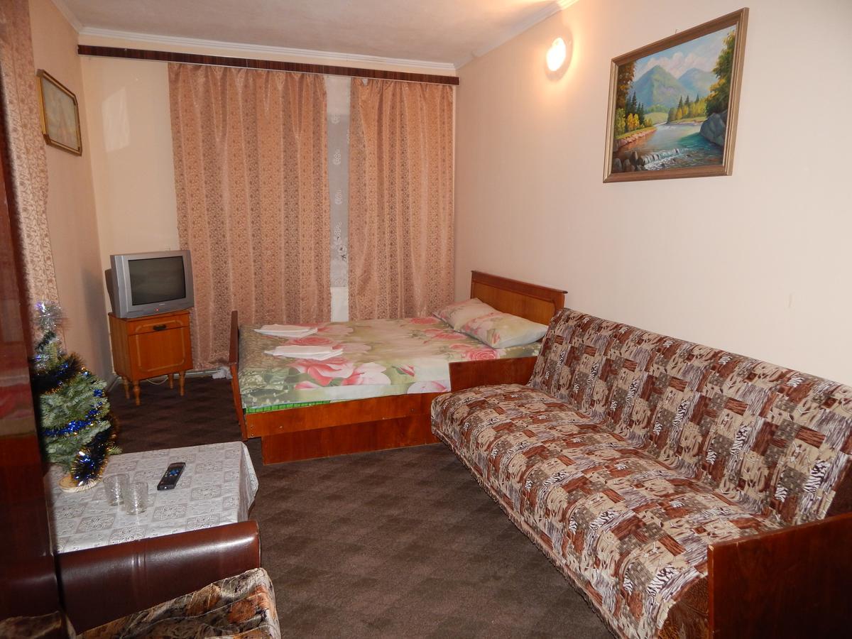 Hotel Садиба Достаток à Kolomyia Extérieur photo