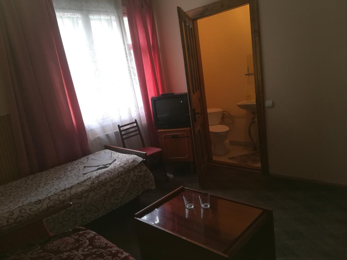 Hotel Садиба Достаток à Kolomyia Extérieur photo